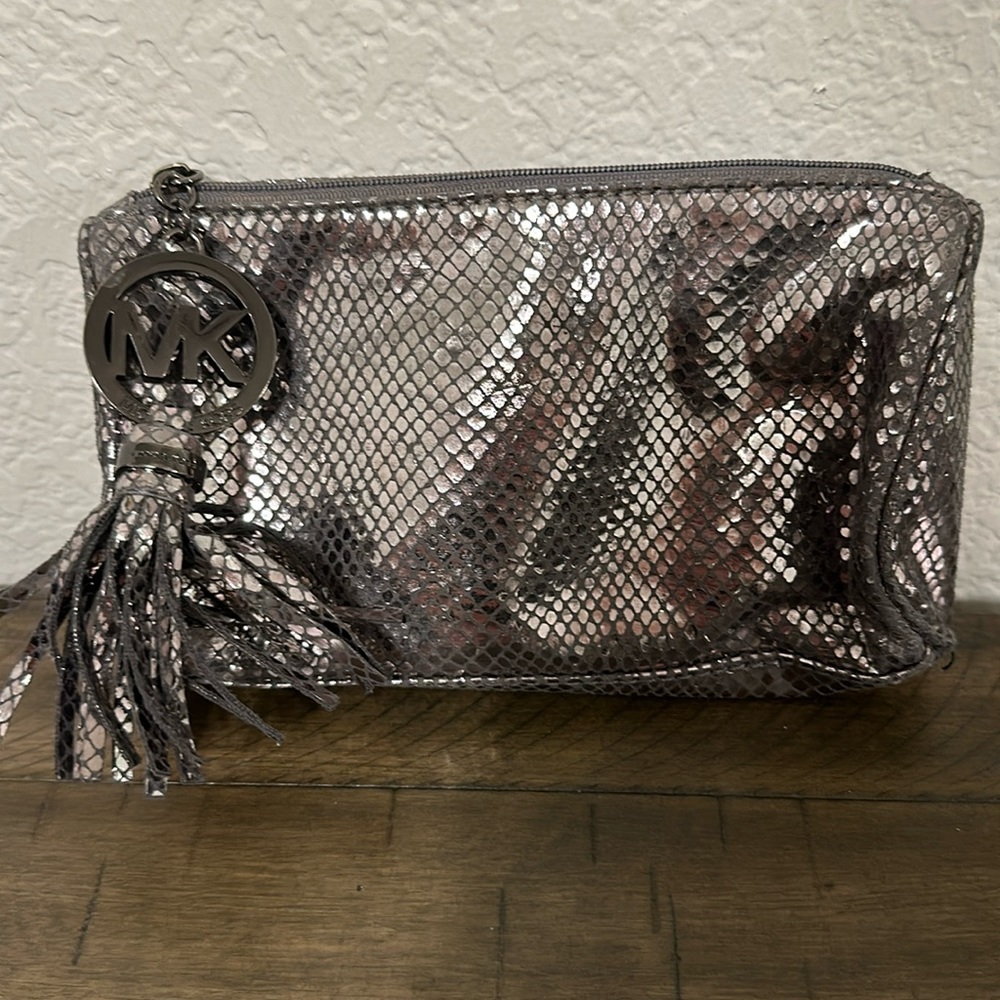 MICHAEL KORS. Pouchette for makeup or pencil holder